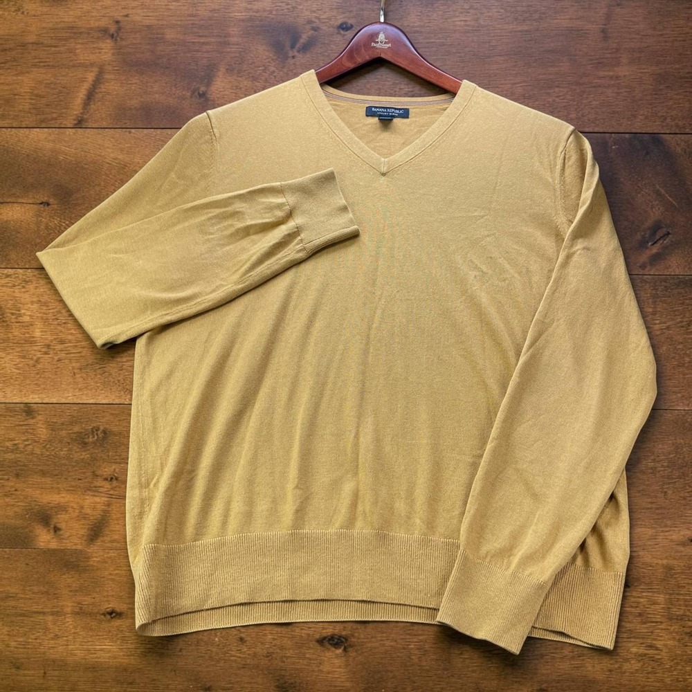 Banana Republic Luxury Blend Mens L Silk Cotton Cashmere V-Neck Sweater Mustard